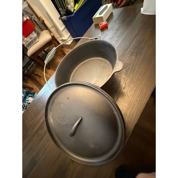 Vintage 12" Cast Iron Dutch Oven with Lid – Heavy-Duty Cookware - Picture 6 of 6